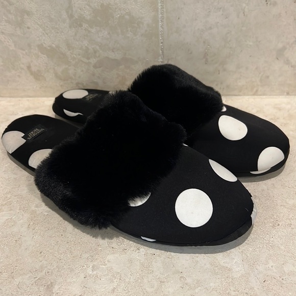 Victoria’s Secret Black Polka Dot Slippers - Picture 1 of 5